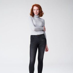 Universal Standard Foundation Turtleneck (M)